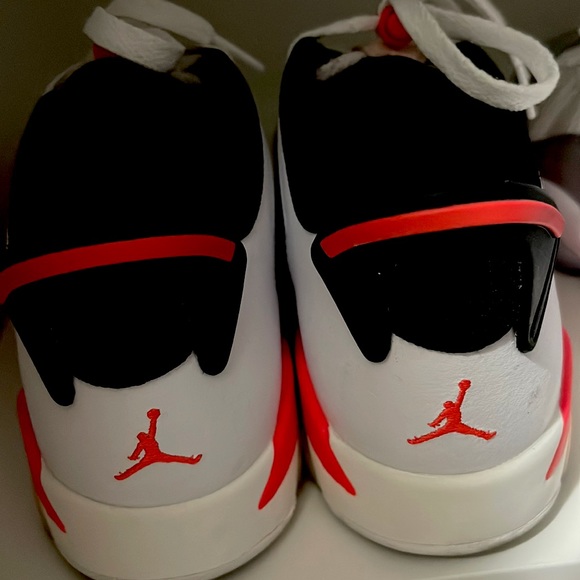 Jordan’s - Picture 1 of 3